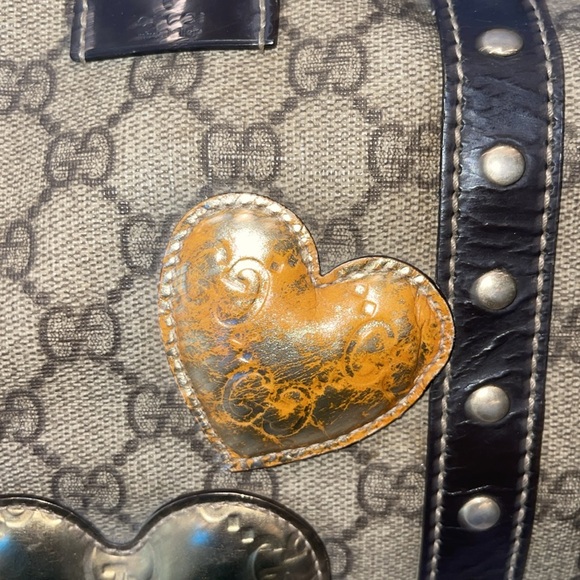Vintage Gucci monogram Preloved in great condition the hearts do have some wear - Picture 4 of 14